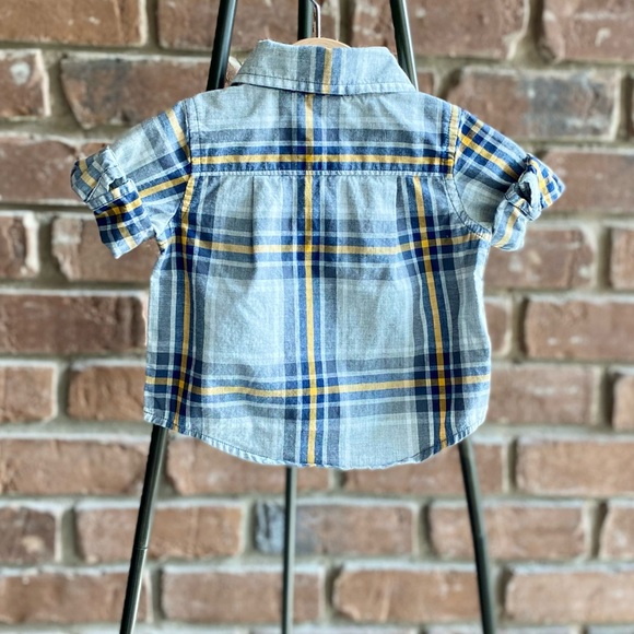 0-3M Like New! Gap Grey Plaid Button-down Shirt - Picture 2 of 3
